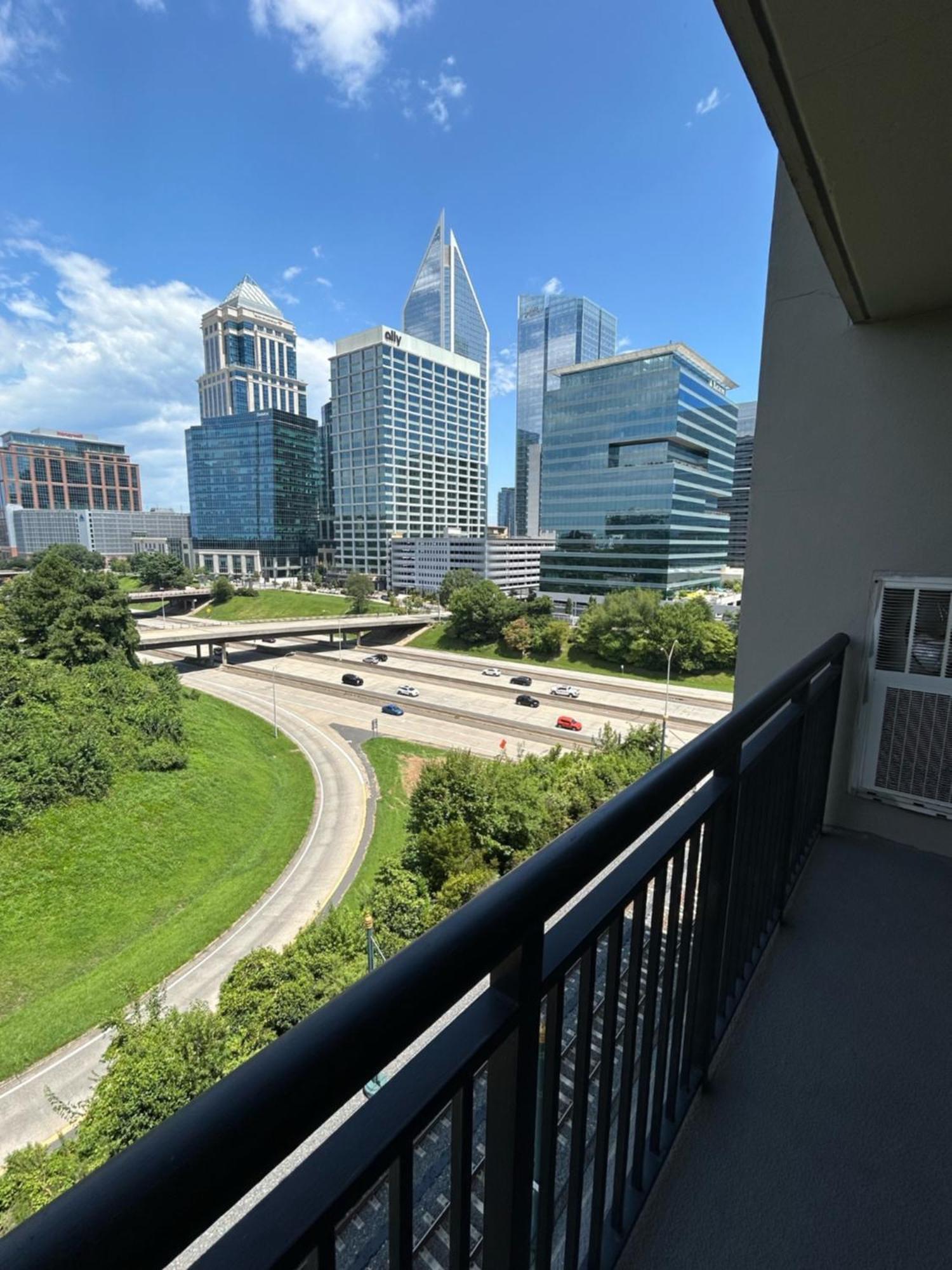 Spacious 2 Bedroom 2 Bathroom Apartment With Balcony In Uptown Charlotte! City Views & Free Parking! Εξωτερικό φωτογραφία