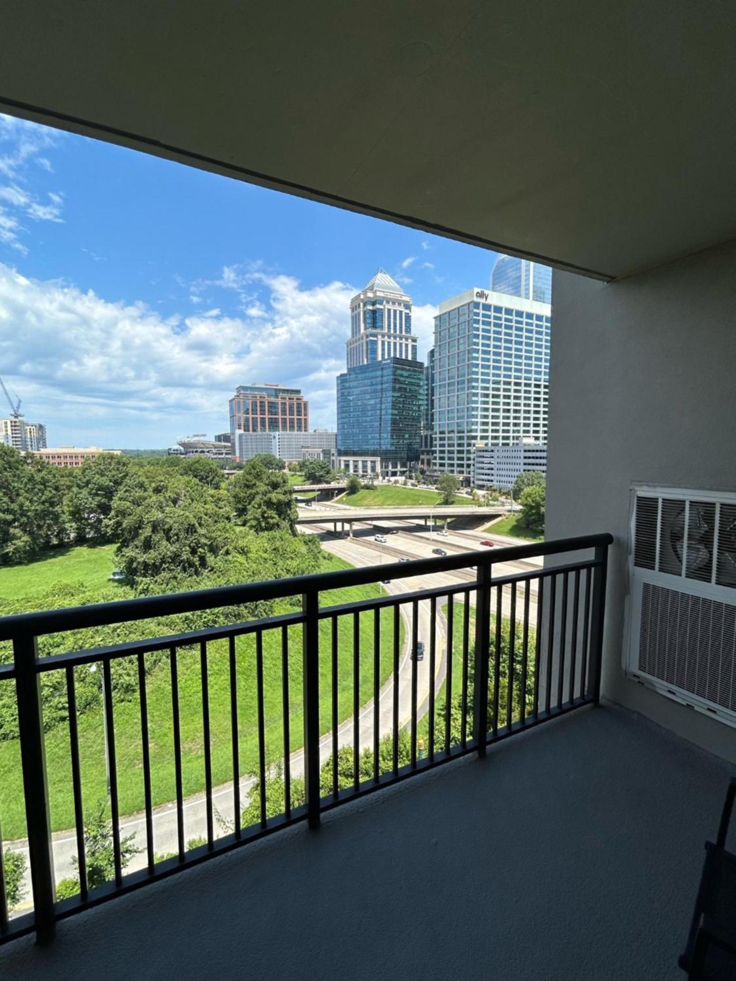 Spacious 2 Bedroom 2 Bathroom Apartment With Balcony In Uptown Charlotte! City Views & Free Parking! Εξωτερικό φωτογραφία